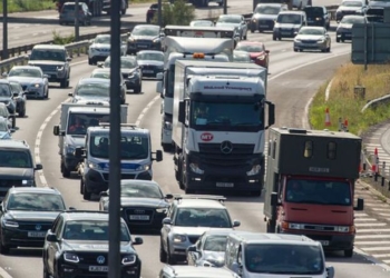 M1 traffic Huge multi vehicle crash shuts motorway causing hour long - Travel News, Insights & Resources.