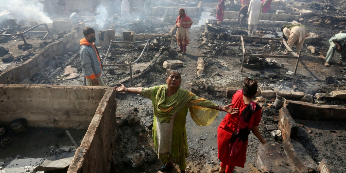 Pakistan fire in Karachi slum destroys 100 huts scaled - Travel News, Insights & Resources.