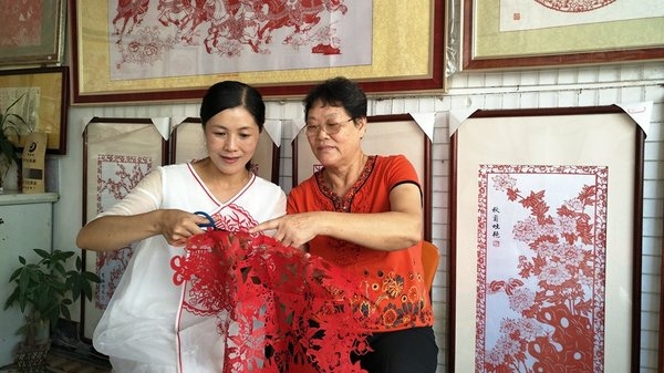 SE Chinas Fujian Carries on Intangible Heritage of Zhangpu Paper Cutting - Travel News, Insights & Resources.