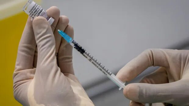 Canada should focus on vaccine equity — not travel bans — human rights advocate, doctors say | CBC News