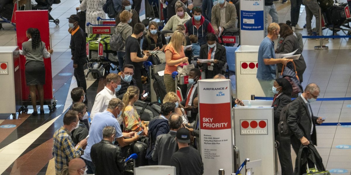 New Canadian COVID 19 travel rules spark turmoil at airports and - Travel News, Insights & Resources.
