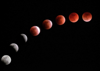 Go kayaking during the lunar eclipse of the blood moon - Travel News, Insights & Resources.