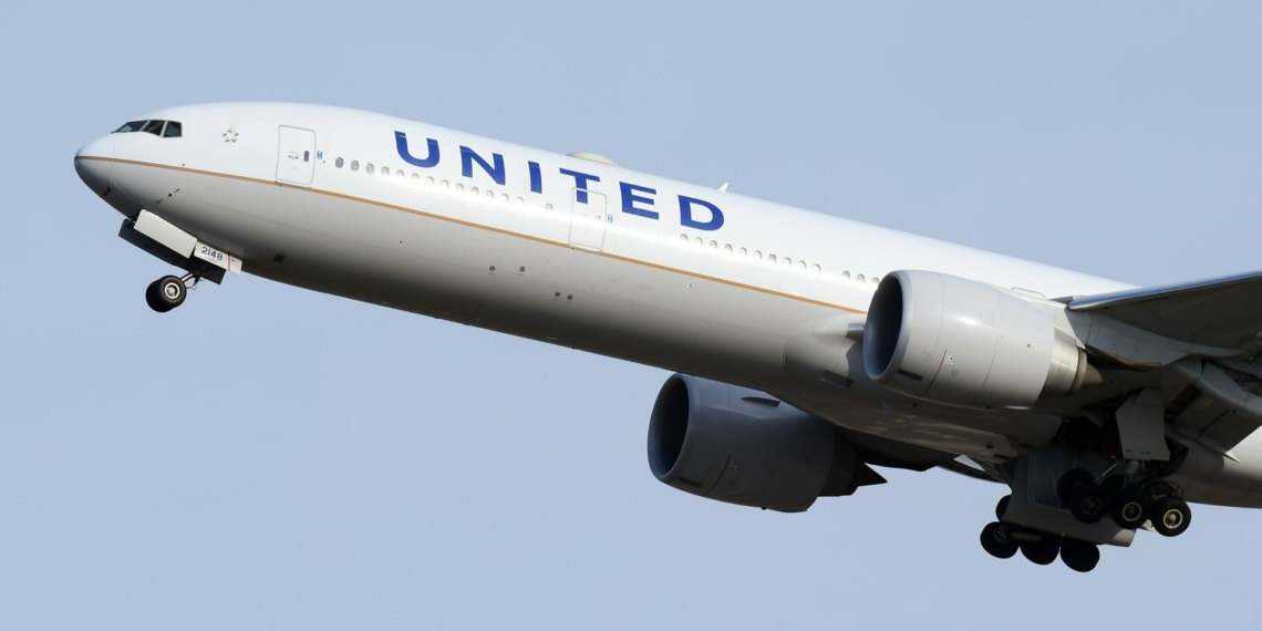 United forecasts a 2022 profit as passengers return and pay - Travel News, Insights & Resources.