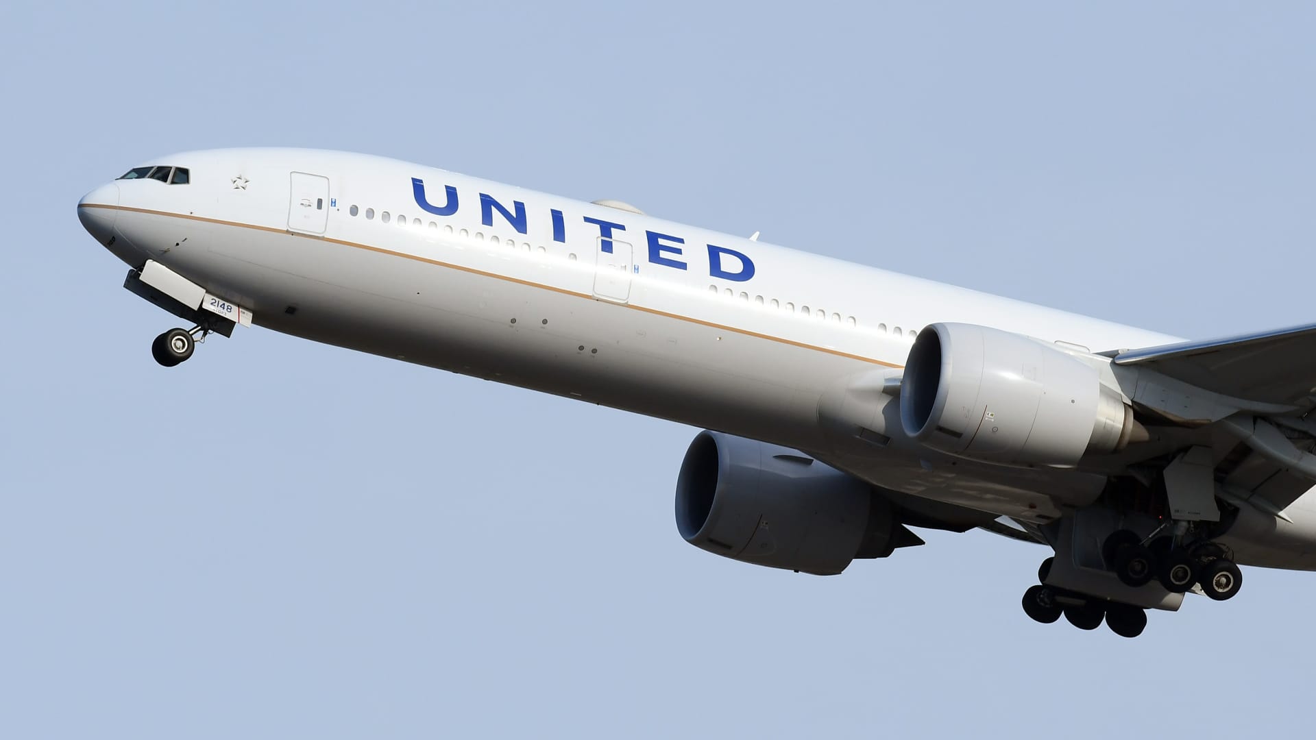 United forecasts a 2022 profit as passengers return and pay - Travel News, Insights & Resources.