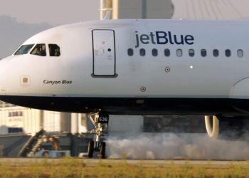 Trucker Accused of Groping Two Women Aboard JetBlue Flight - Travel News, Insights & Resources.