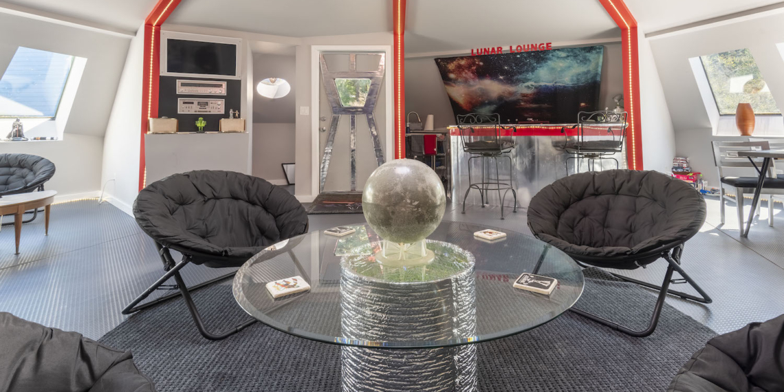 You can stay in a spaceship Airbnb just a few - Travel News, Insights & Resources.