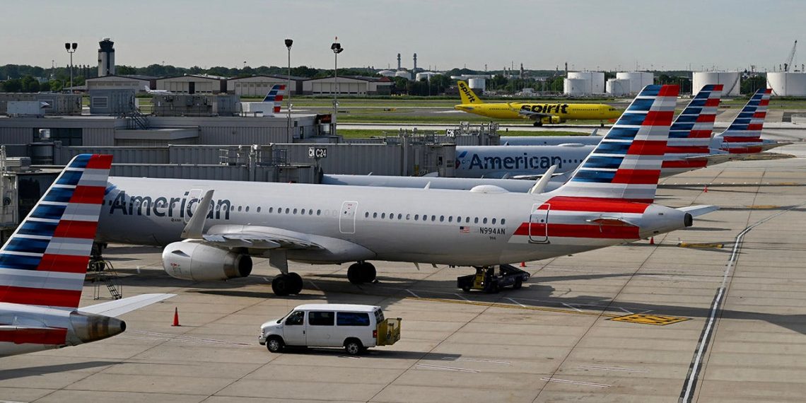 Amid delays American Airlines earns 476 million on record revenue - Travel News, Insights & Resources.