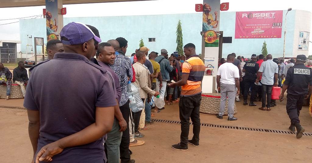 Cameroonians queue for fuel as shortages hit the capital - Travel News, Insights & Resources.