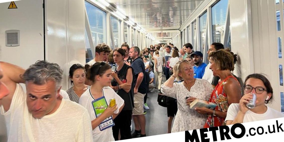 Passengers stuck baking on plane hotter than hell for 90 - Travel News, Insights & Resources.