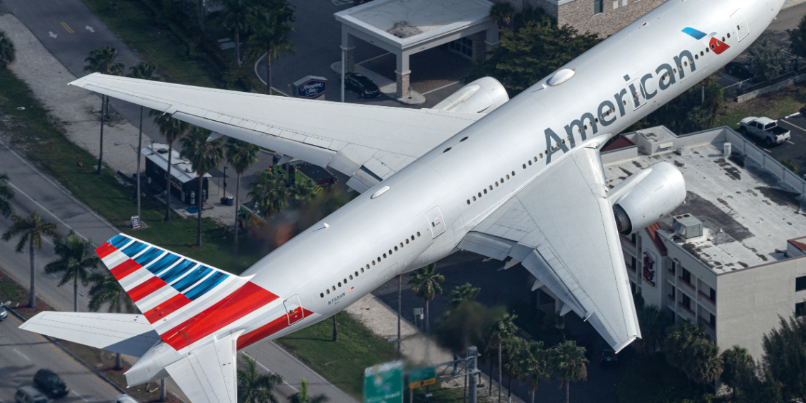 Sharp Eyed American Airlines Flight Attendant Foils Inflight Purse Thief - Travel News, Insights & Resources.