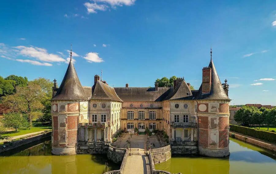 20 Stunning Castles You Can Rent on Airbnb—In Out - Travel News, Insights & Resources.