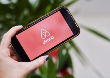 Airbnb Falls as Summer Bookings Boom Undercut by High Expectations - Travel News, Insights & Resources.