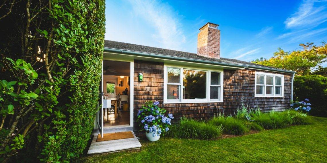 Sarah Jessica Parkers Hamptons Home Available to Rent on Bookingcom - Travel News, Insights & Resources.