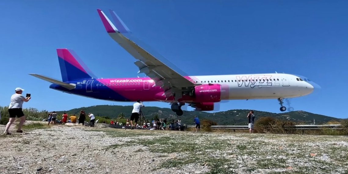 Watch Wizz Air A321s VERY Low Landing In Greece - Travel News, Insights & Resources.