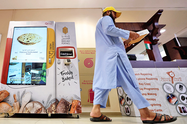 1664570891 In wealthy Dubai poor get free bread from machines - Travel News, Insights & Resources.