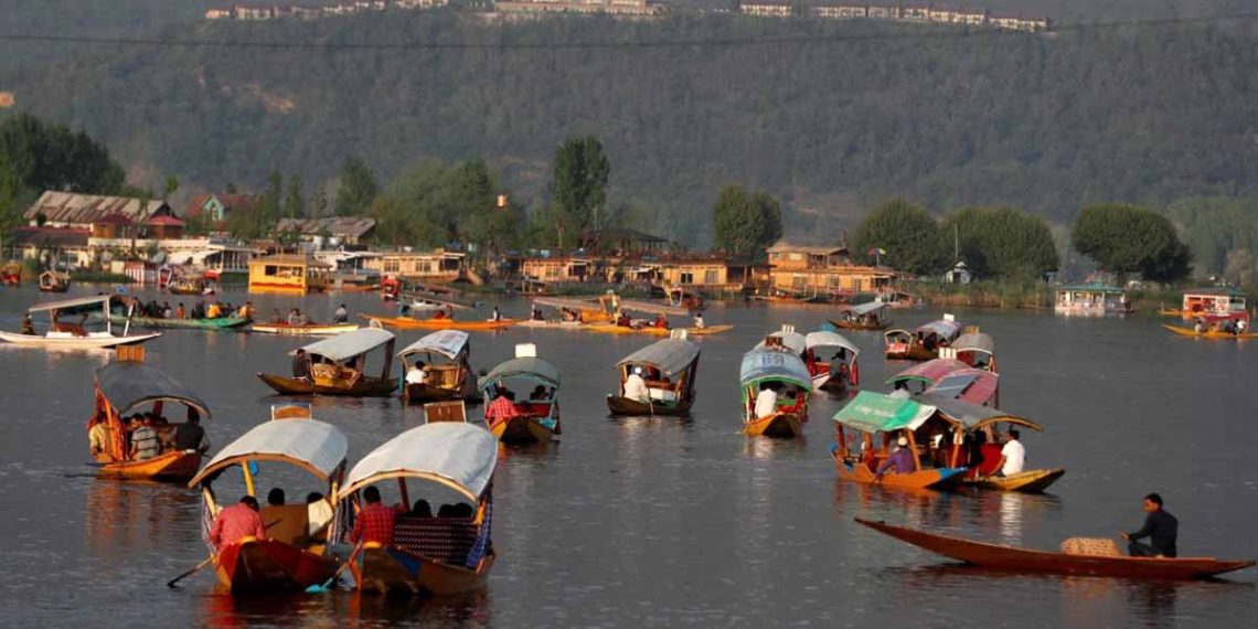 Kashmir becomes new travel destination for Indian tourists - Travel News, Insights & Resources.