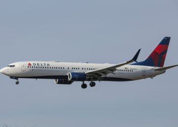 Unruly Delta Passenger Throws Bottle At Passenger - Travel News, Insights & Resources.