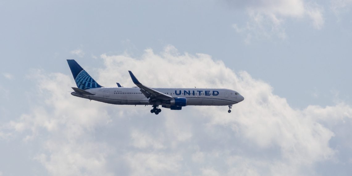 Airplane Art United Airlines Boeing 767 300ER on final approach - Travel News, Insights & Resources.