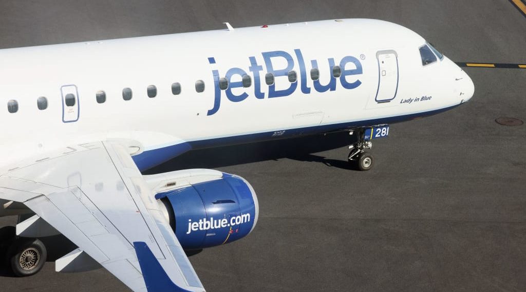 Drunken Man Allegedly Held Razor to Womans Throat On JetBlue - Travel News, Insights & Resources.
