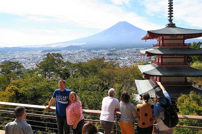 Foreign tourist number in Japan soars to 290000 in October - Travel News, Insights & Resources.