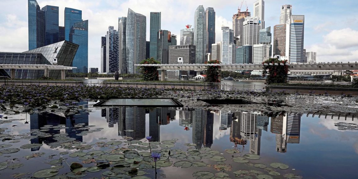 Singapore sees growth dipping amid global headwinds - Travel News, Insights & Resources.