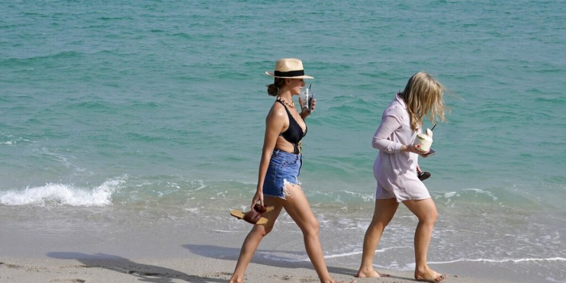 U.S. visitors boost Florida's tourism industry, but international travel is struggling