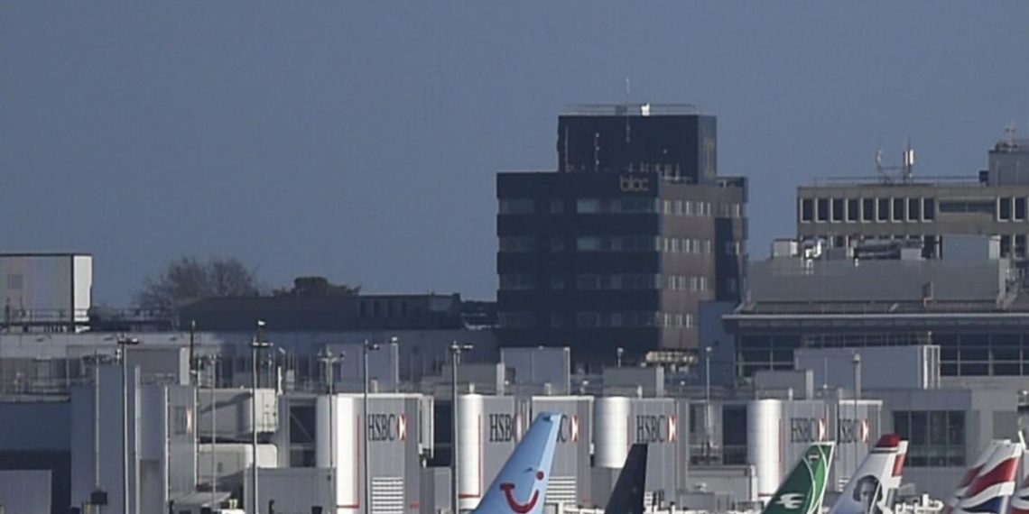 Man found dead in undercarriage of plane arriving at Gatwick - Travel News, Insights & Resources.