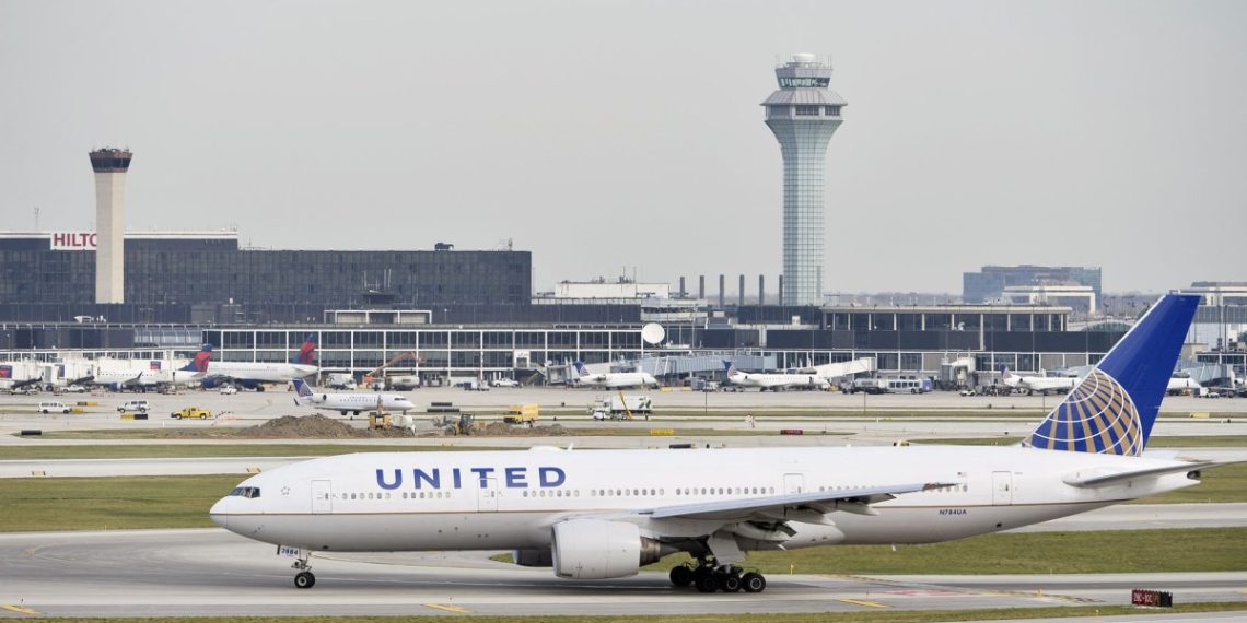 Four hospitalized after fire on United Airlines flight forces return - Travel News, Insights & Resources.
