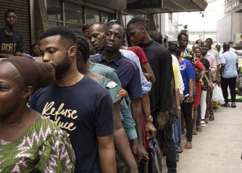 Lagos residents queue for hours as cash crisis continues ahead - Travel News, Insights & Resources.