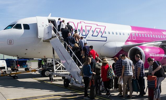 TONY HETHERINGTON Wizz Air settles customers case - Travel News, Insights & Resources.