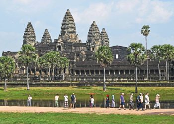 Tourists face a significant threat from monkeys at Angkor site - Travel News, Insights & Resources.