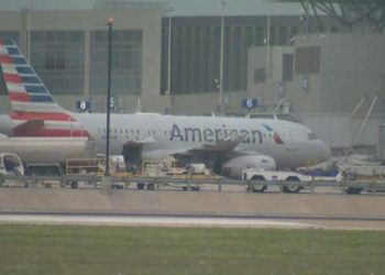 An American Airlines worker passes away following a tarmac incident - Travel News, Insights & Resources.