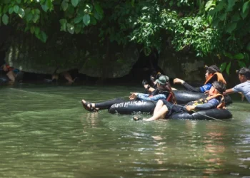 Tubing Through Vang Viengs Water Cave - Travel News, Insights & Resources.