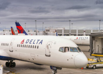 Overheated tire forces passengers to evacuate Delta flight in Atlanta - Travel News, Insights & Resources.