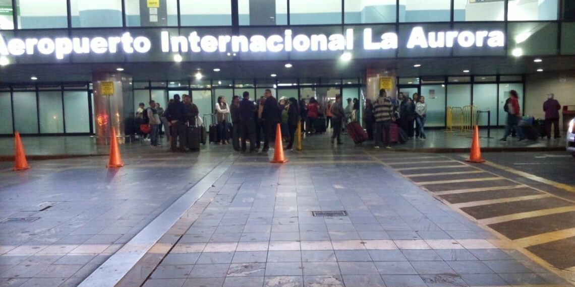 Aeronave presenta problemas tras despegar del aeropuerto La Aurora - Travel News, Insights & Resources.