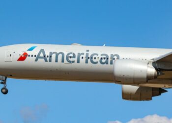 American Airlines passenger Pilot took girlfriends first class seat - Travel News, Insights & Resources.