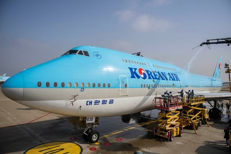 Korean Air ийн нислэгийн үеэр онгоцны хаалгыг нээхийг завджээ NewsMN - Travel News, Insights & Resources.
