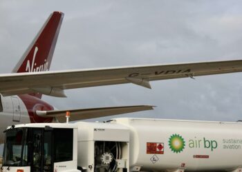 Aviation industry rallies behind SAF in decarbonisation push - Travel News, Insights & Resources.
