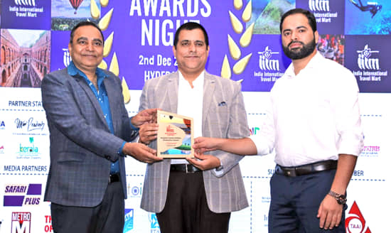 JK Tourism Garners Acclaim at IITM Hyderabad Bags Family Holiday Destination award - Travel News, Insights & Resources.
