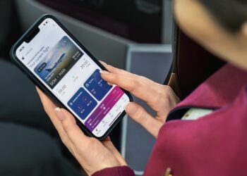 Qatar Airways 15000 iPhones informieren das Kabinenpersonal uber Vorlieben der - Travel News, Insights & Resources.