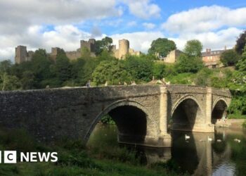 Rise in overnight stays boosts Shropshire's tourism - BBC News