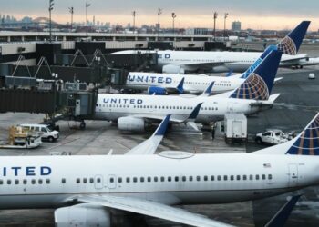 United Airlines sued after first class passenger served 9 vodka drinks - Travel News, Insights & Resources.