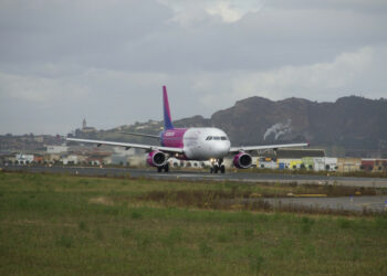 Wizz Air lidmasina veic arkartas nosesanos jo pasazieris iekodis stjuartei - Travel News, Insights & Resources.