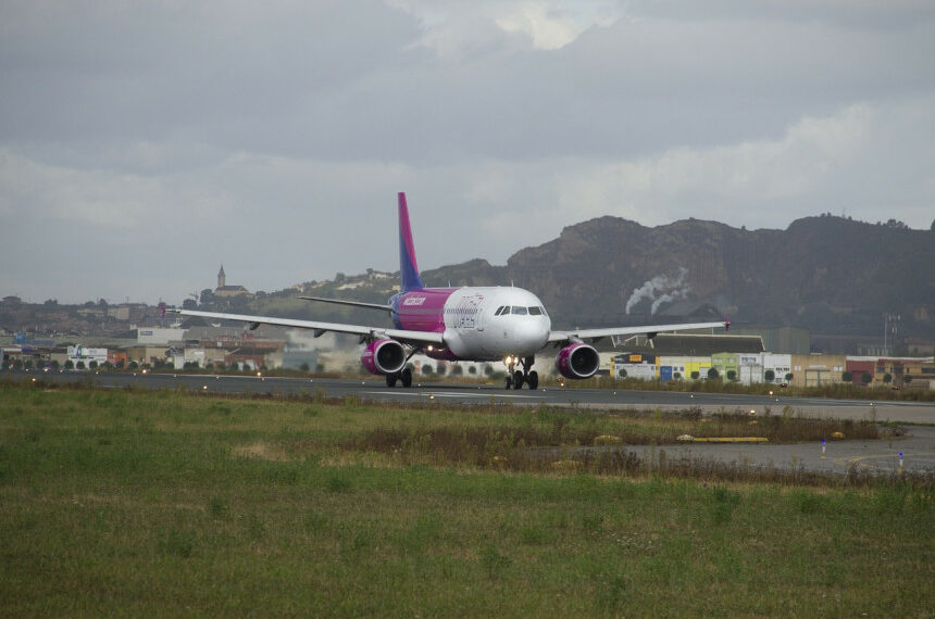 Wizz Air lidmasina veic arkartas nosesanos jo pasazieris iekodis stjuartei - Travel News, Insights & Resources.
