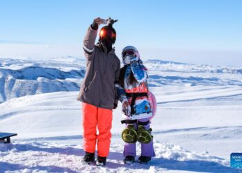 Xinjiang's Fukang City leverages tourism, skiing resources to boost ice-snow industry