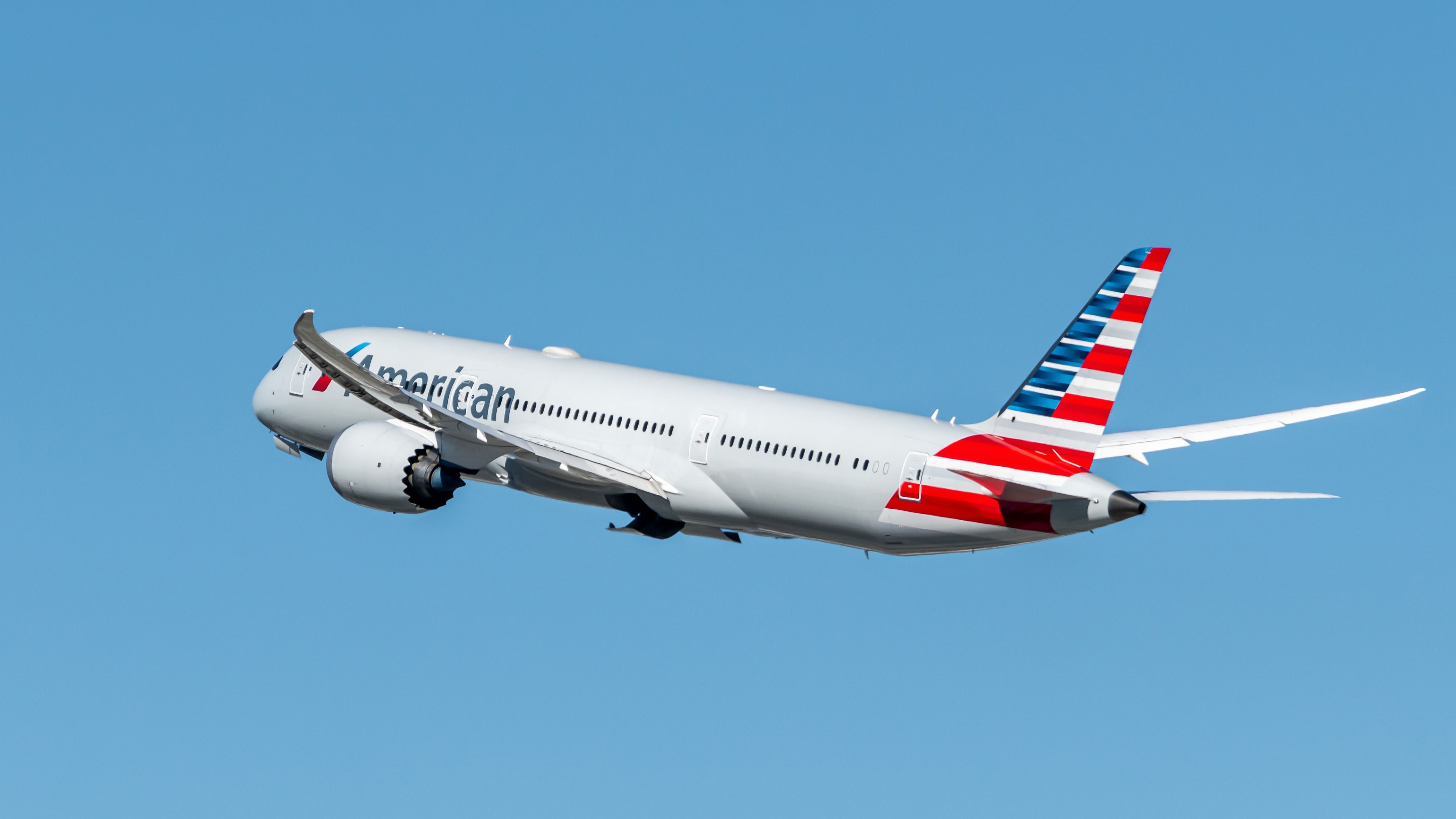 An American Airlines Boeing 787 flying in the sky.