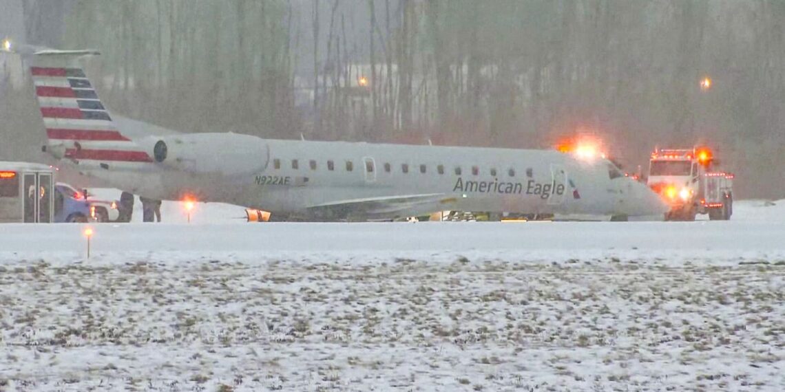 American Airlines plane slipped off snowy Rochester runway - Travel News, Insights & Resources.