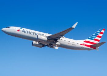 Man reportedly removed from American Airlines flight after ‘disgruntled flatulence - Travel News, Insights & Resources.