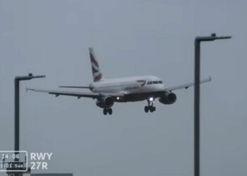 Moment British Airways flight abandons landing at airport during Storm - Travel News, Insights & Resources.