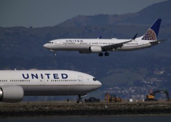 United Airlines discovers loose bolts in Boeing 737 Max 9 - Travel News, Insights & Resources.